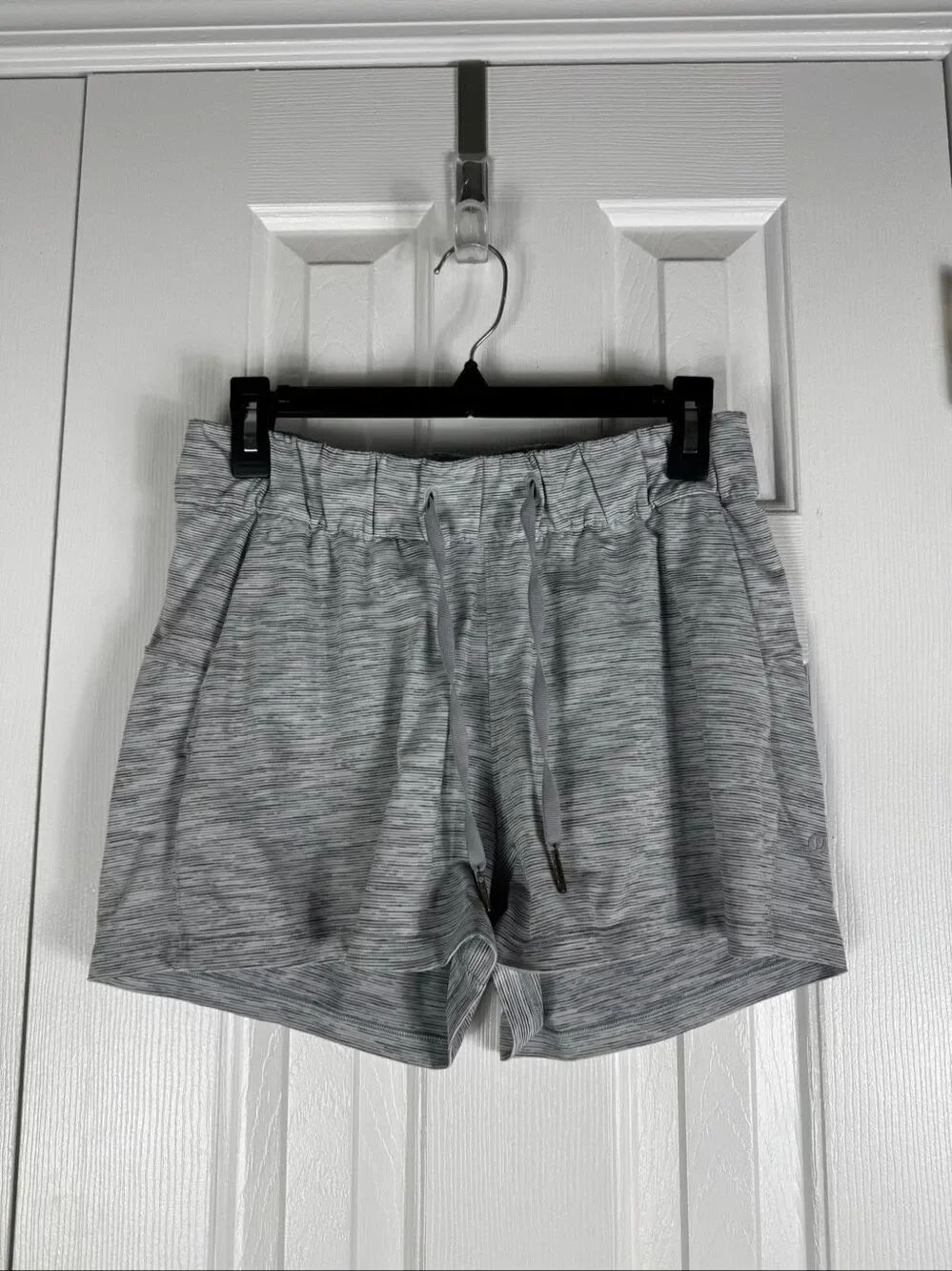 Lululemon On The Fly Short Wee Are From Space Grey Alpine Womens Shorts Size 6